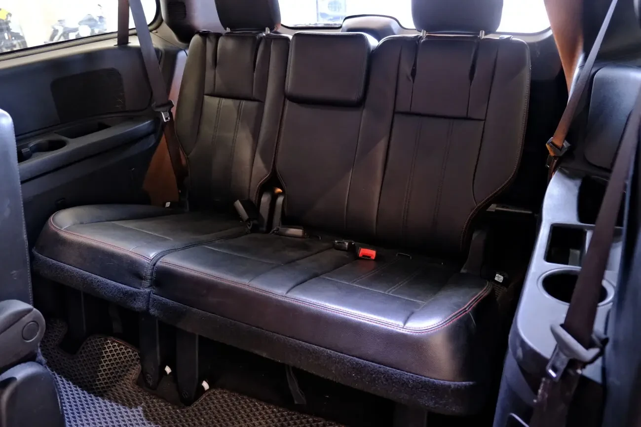 Dodge Grand Caravan 9