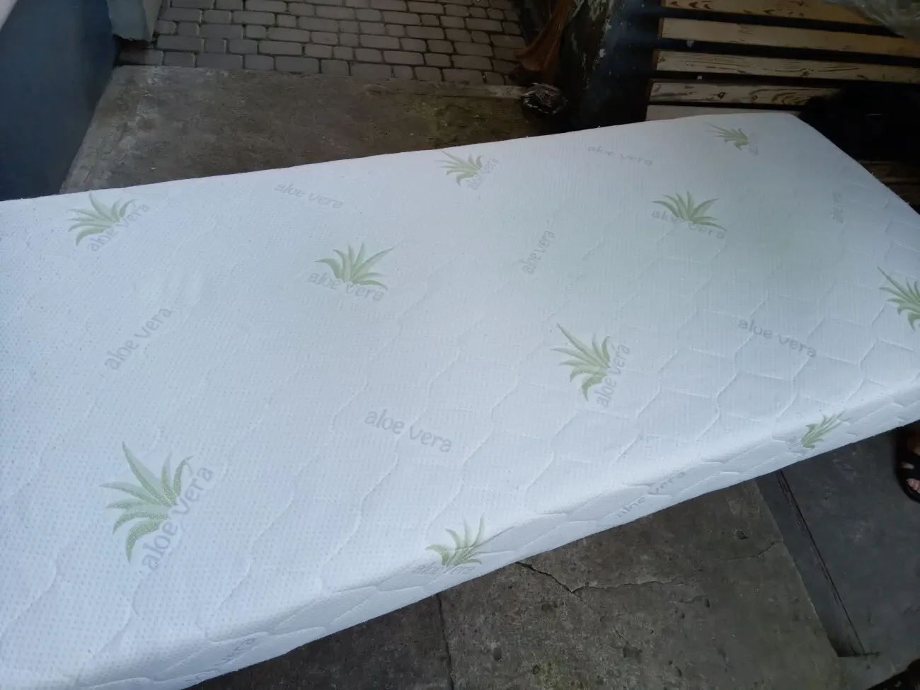 Матрац односпальний 90x200 см пружинний Aloe Vera