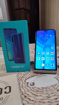 Продам смартфон Huawei Honor 10i ,4/128GB ,стан відмінний.