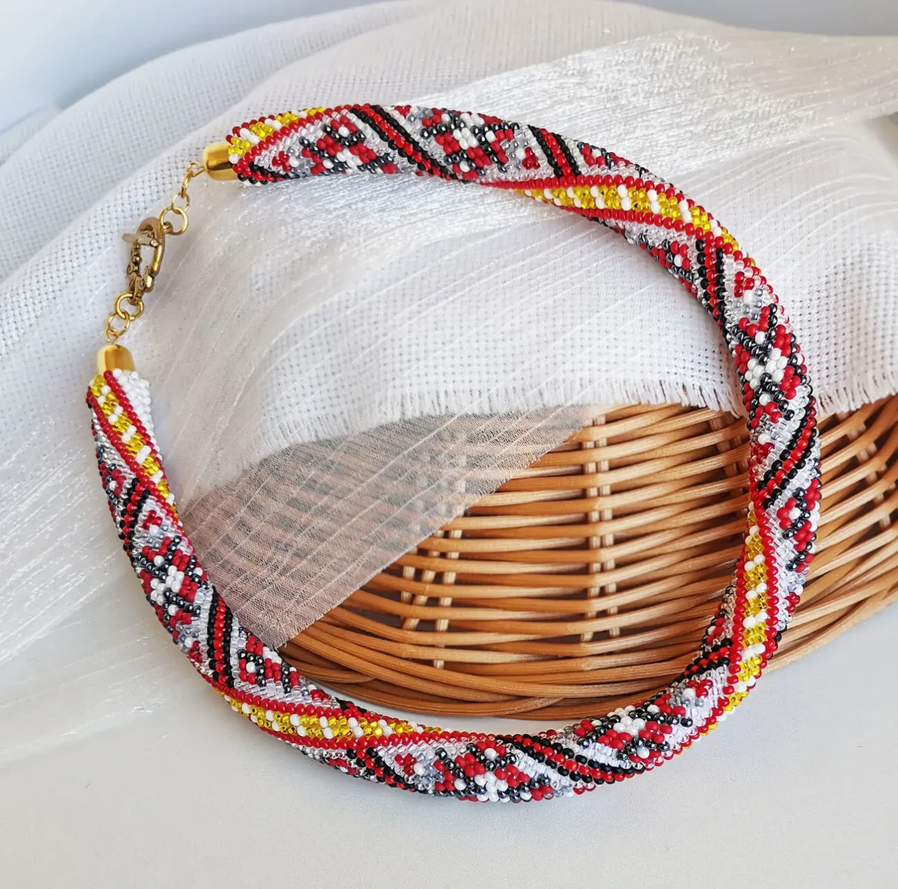 Прикраса із бісеру кольє-джгут Захоплення 9