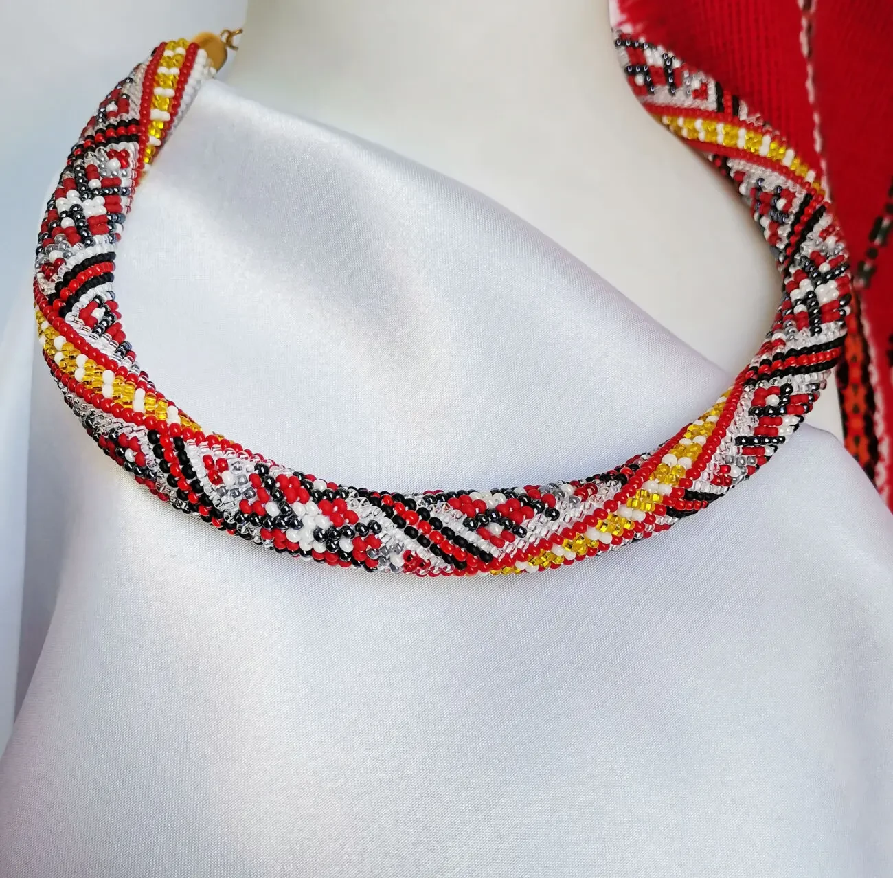 Прикраса із бісеру кольє-джгут Захоплення 2