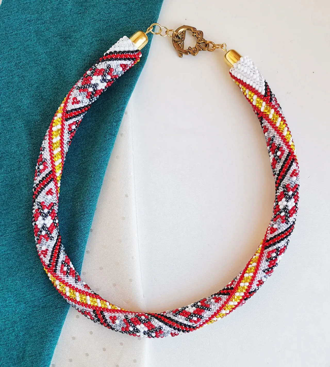 Прикраса із бісеру кольє-джгут Захоплення 10