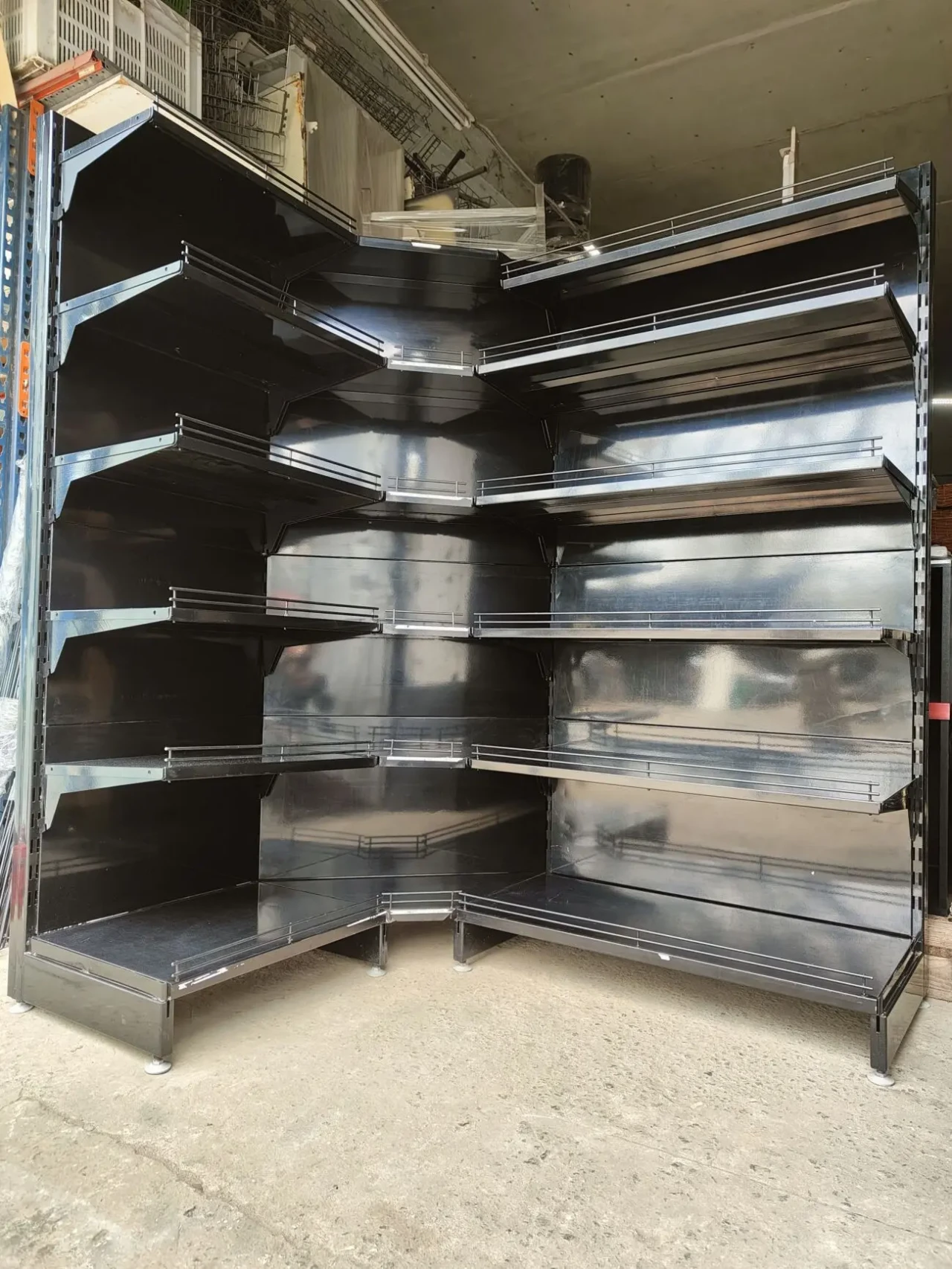 Стелажі торгові металеві, чорні стелажі, торговий стелаж