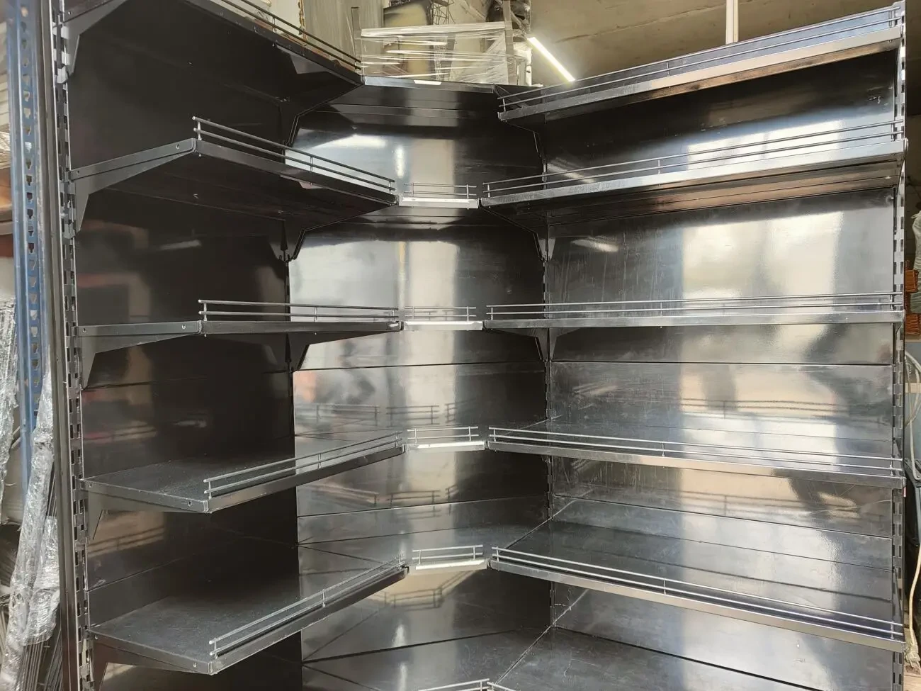 Стелажі торгові металеві, чорні стелажі, торговий стелаж 3