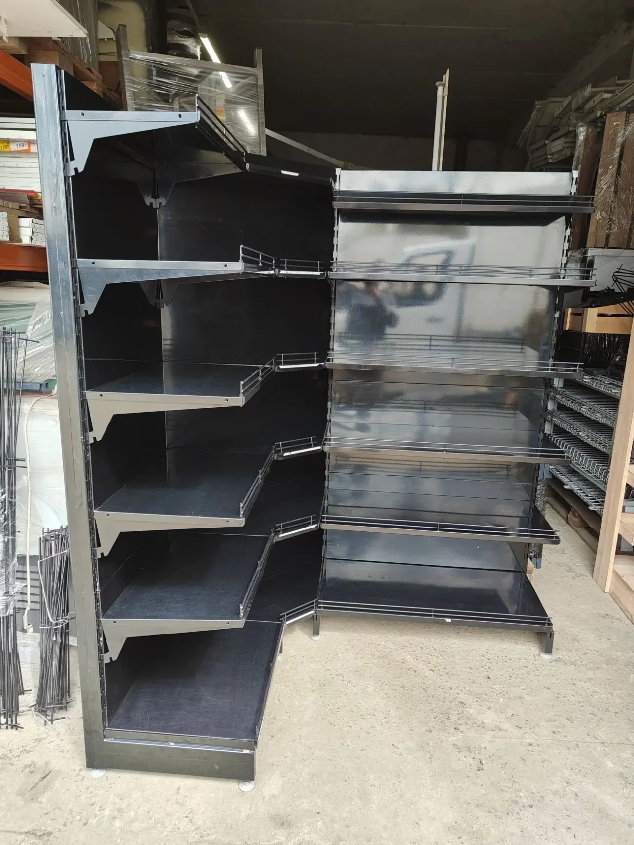 Стелажі торгові металеві, чорні стелажі, торговий стелаж 6