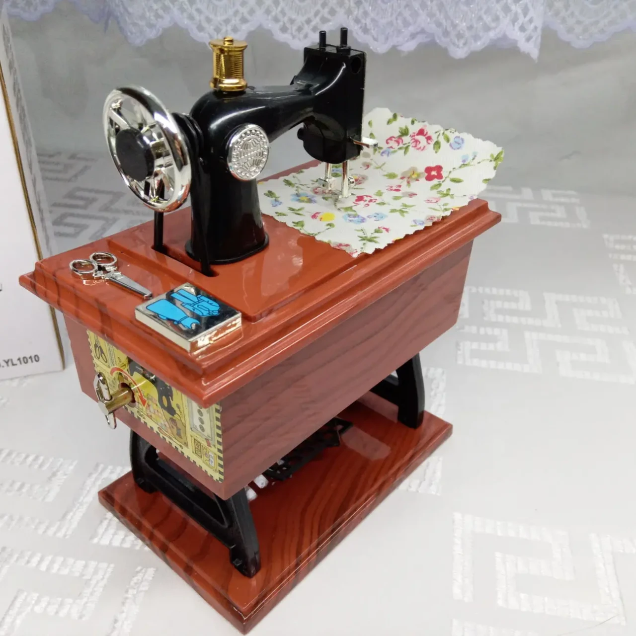 Музична скринька Швейна машинка 5