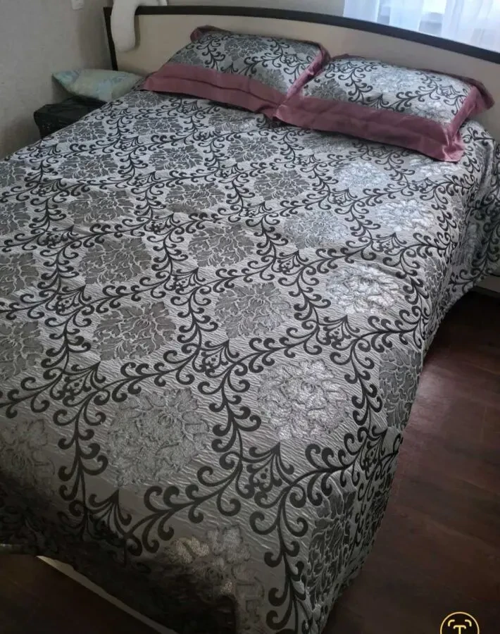 покривало з наволочками