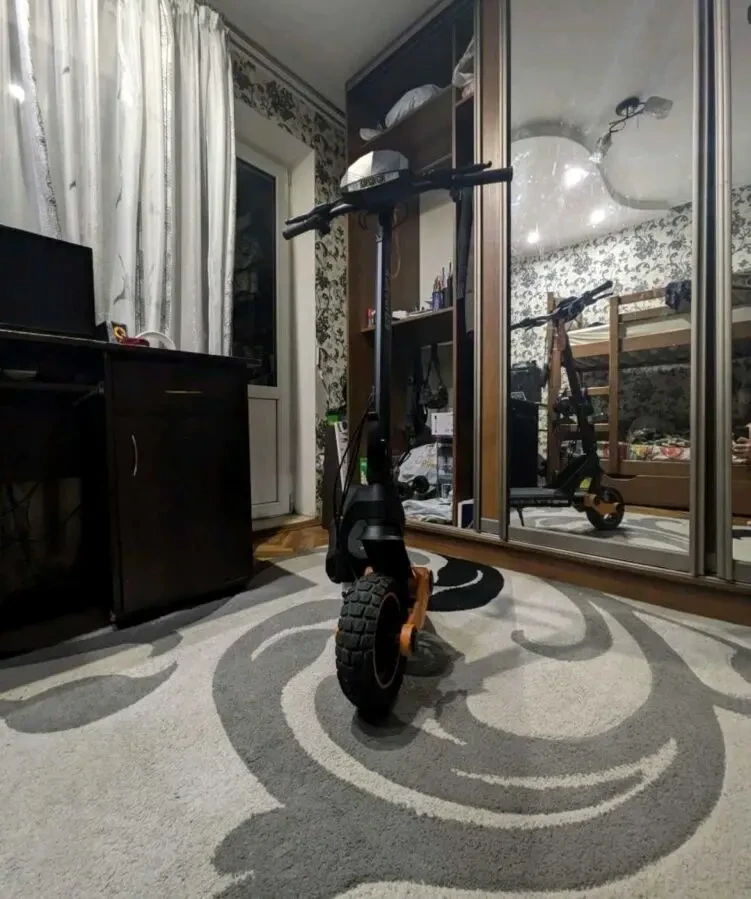 Продам терміново електросамокат стан ідеальний пишіть на ВАЙБЕР 4