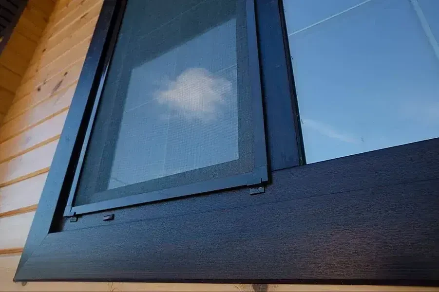 Москітні сітки на вікна та двері