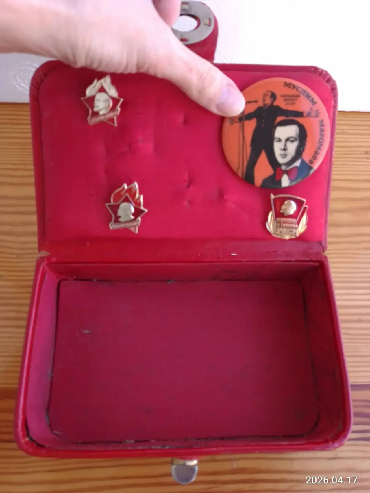 Шкатулка на крышке узор звезда, замочек, красная, ретро 2