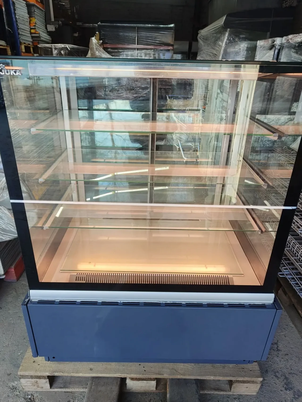 Кондитерська холодильна вітрина Juka , кондитерська вітри 8