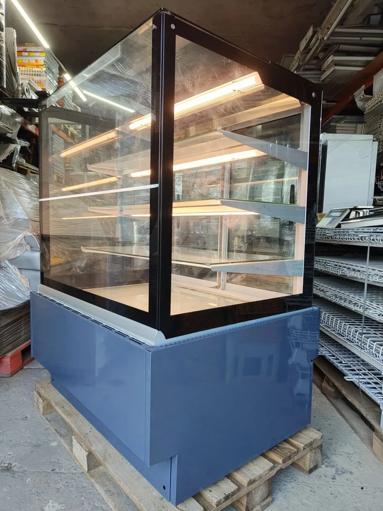 Кондитерська холодильна вітрина Juka , кондитерська вітри 5