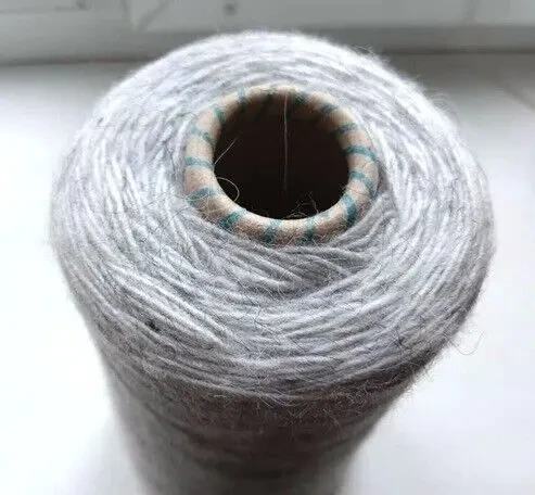 Детям теплая мягкая новая на бабине пряжа светло-серый цвет 4