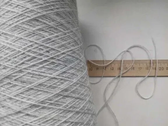 Детям теплая мягкая новая на бабине пряжа светло-серый цвет 3