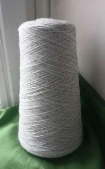 Детям теплая мягкая новая на бабине пряжа светло-серый цвет