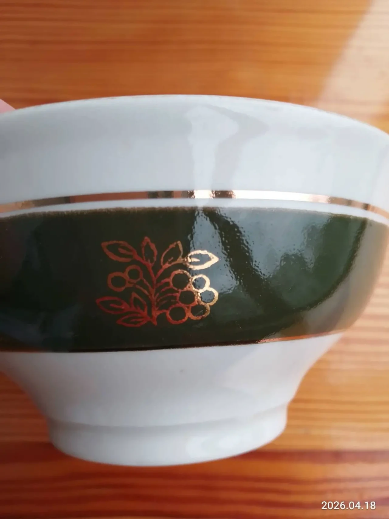 Тарелка салатник белая керамика, ретро, круглая, золотистая роспись