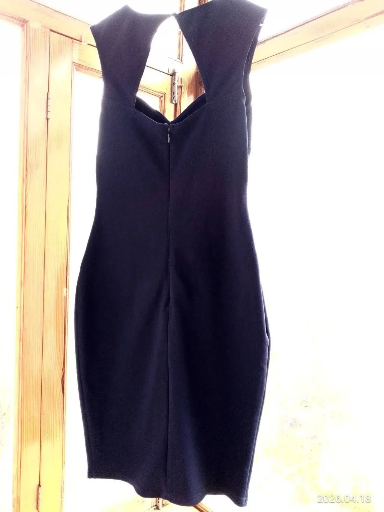 Платье 10 с м синее бежевая вставка, черное кружево, футляр, декольте 2