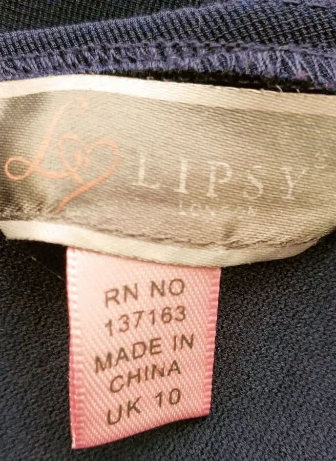 Платье 10 с м синее бежевая вставка, черное кружево, футляр, декольте 4