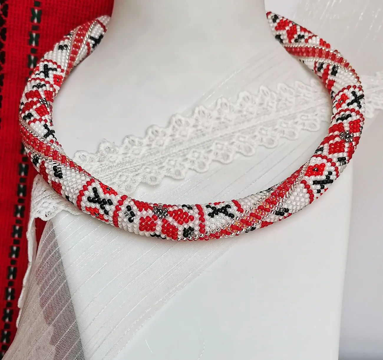 Прикраса із бісеру кольє-джгут Традиція 5