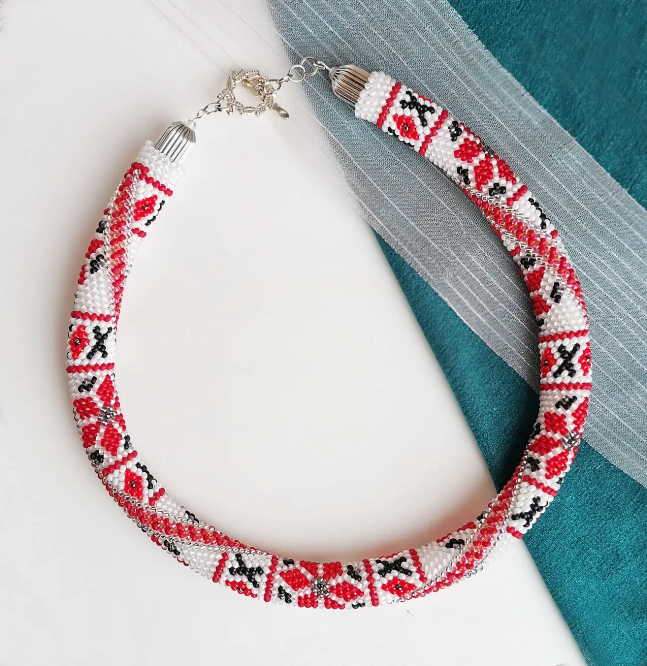 Прикраса із бісеру кольє-джгут Традиція 4