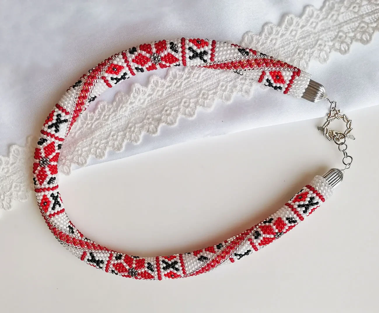 Прикраса із бісеру кольє-джгут Традиція 10