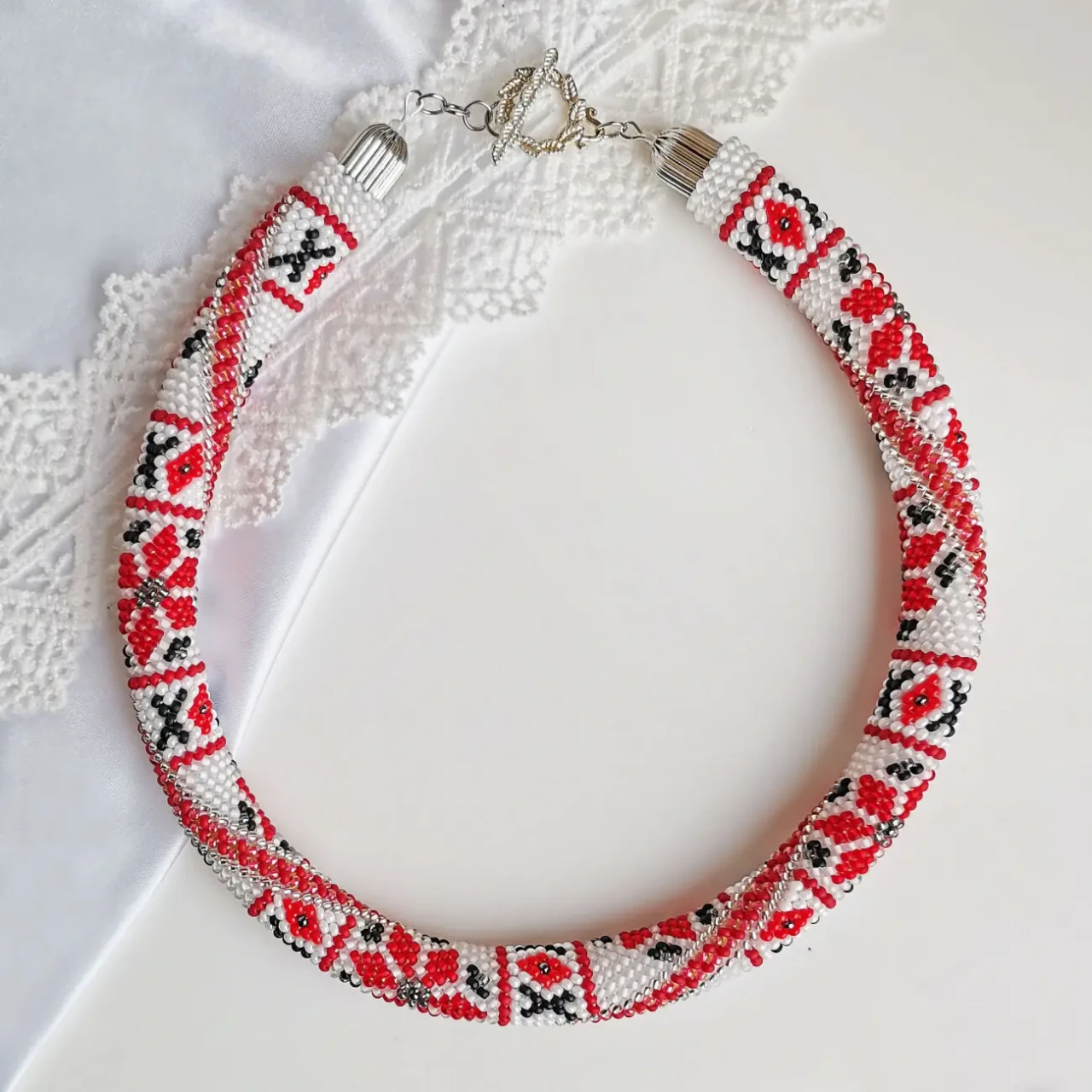 Прикраса із бісеру кольє-джгут Традиція 9