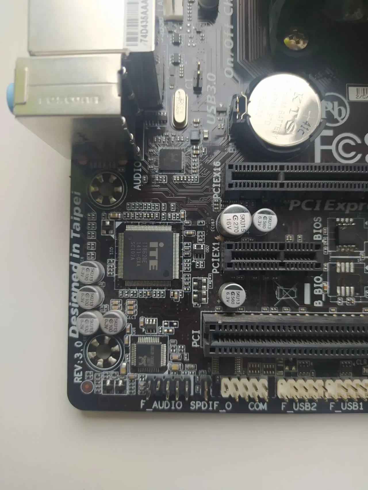 Материнська плата Gigabyte 3