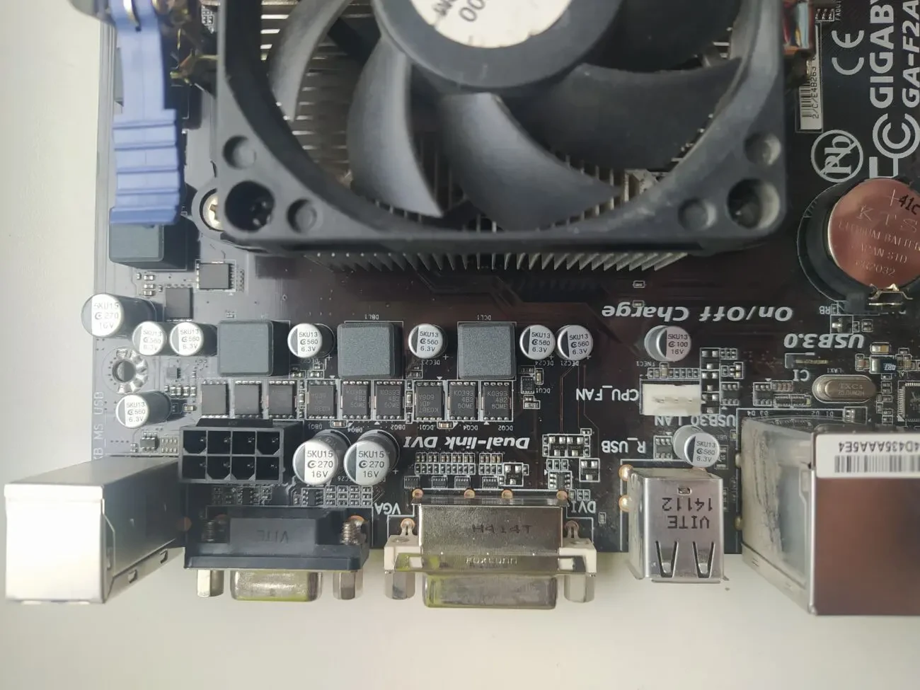 Материнська плата Gigabyte 6