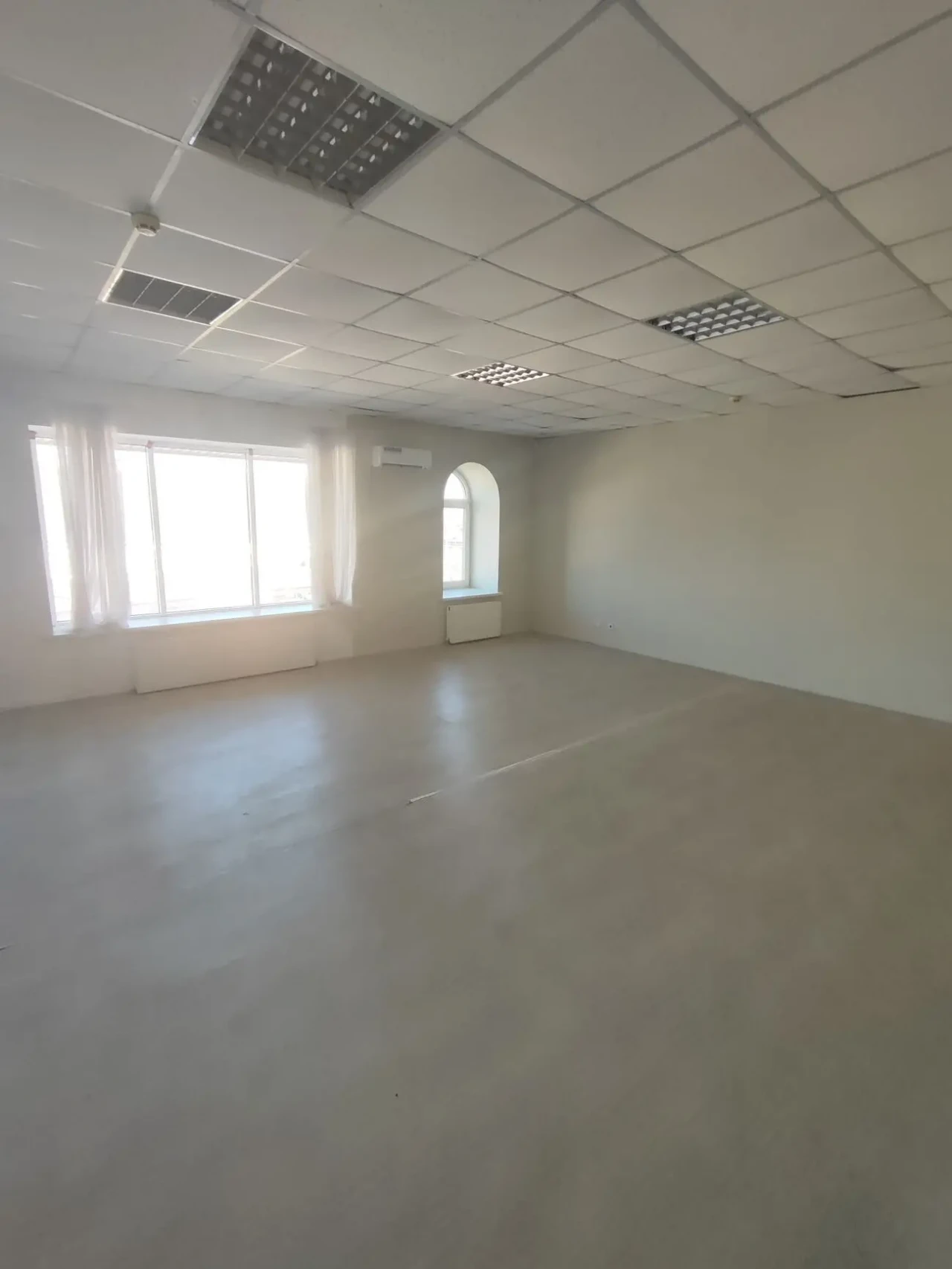 Сдам помещение 46,3кв.м. ТЦ Озёрный, ул Майдан Озёрный, 3 (Боброва, 3) 5