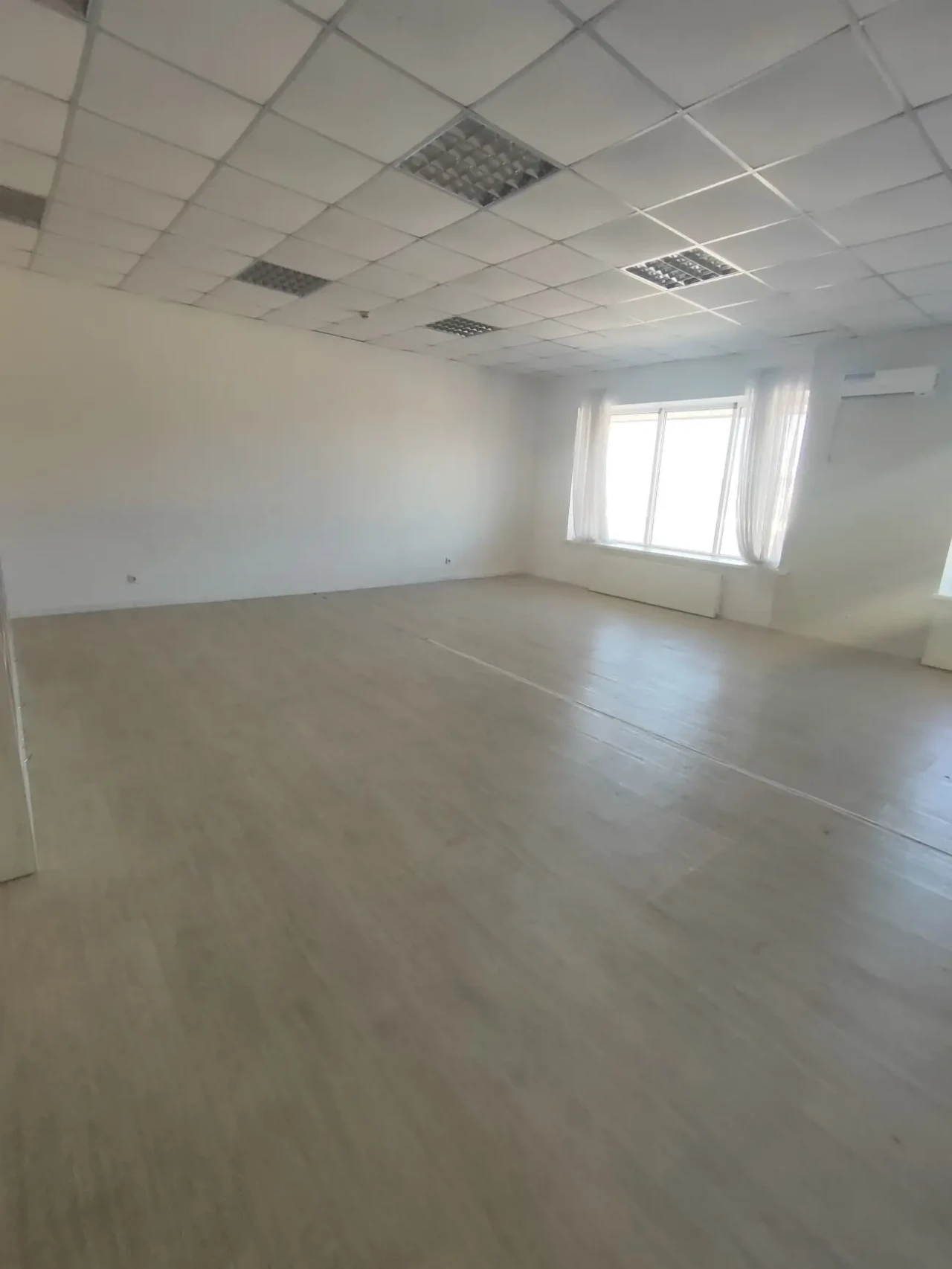 Сдам помещение 46,3кв.м. ТЦ Озёрный, ул Майдан Озёрный, 3 (Боброва, 3) 2