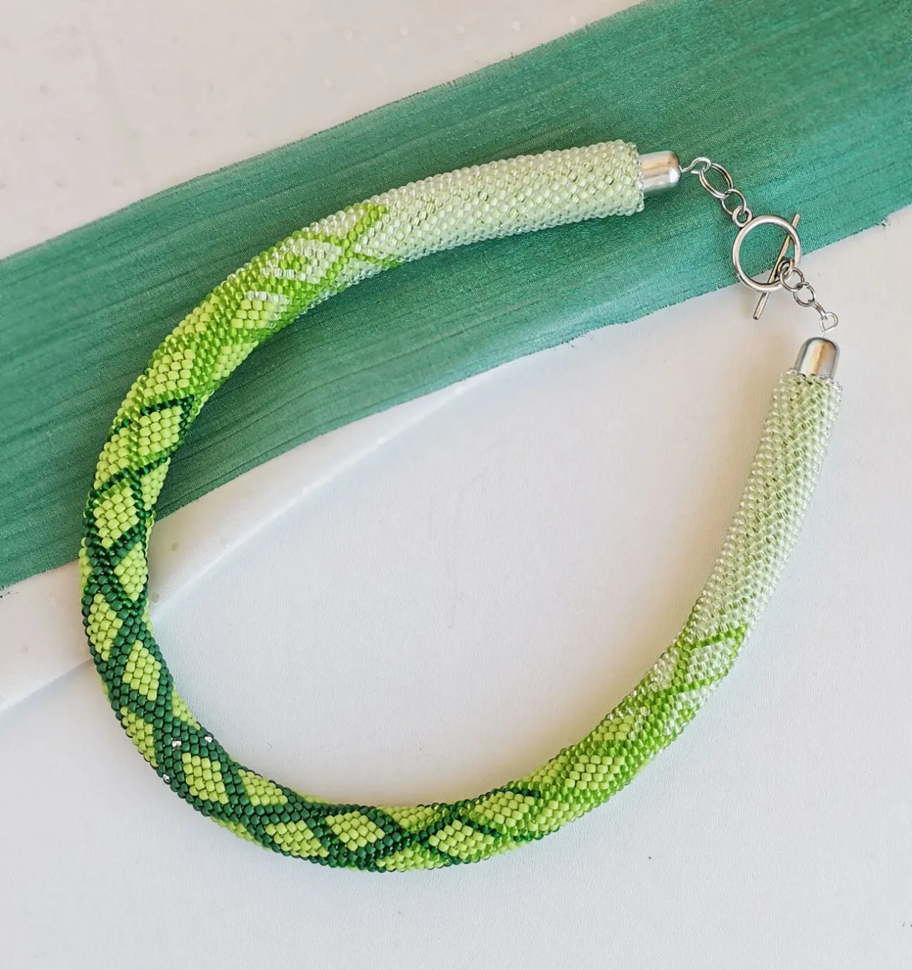 Прикраса із  бісеру кольє-джгут Лісова пісня 9