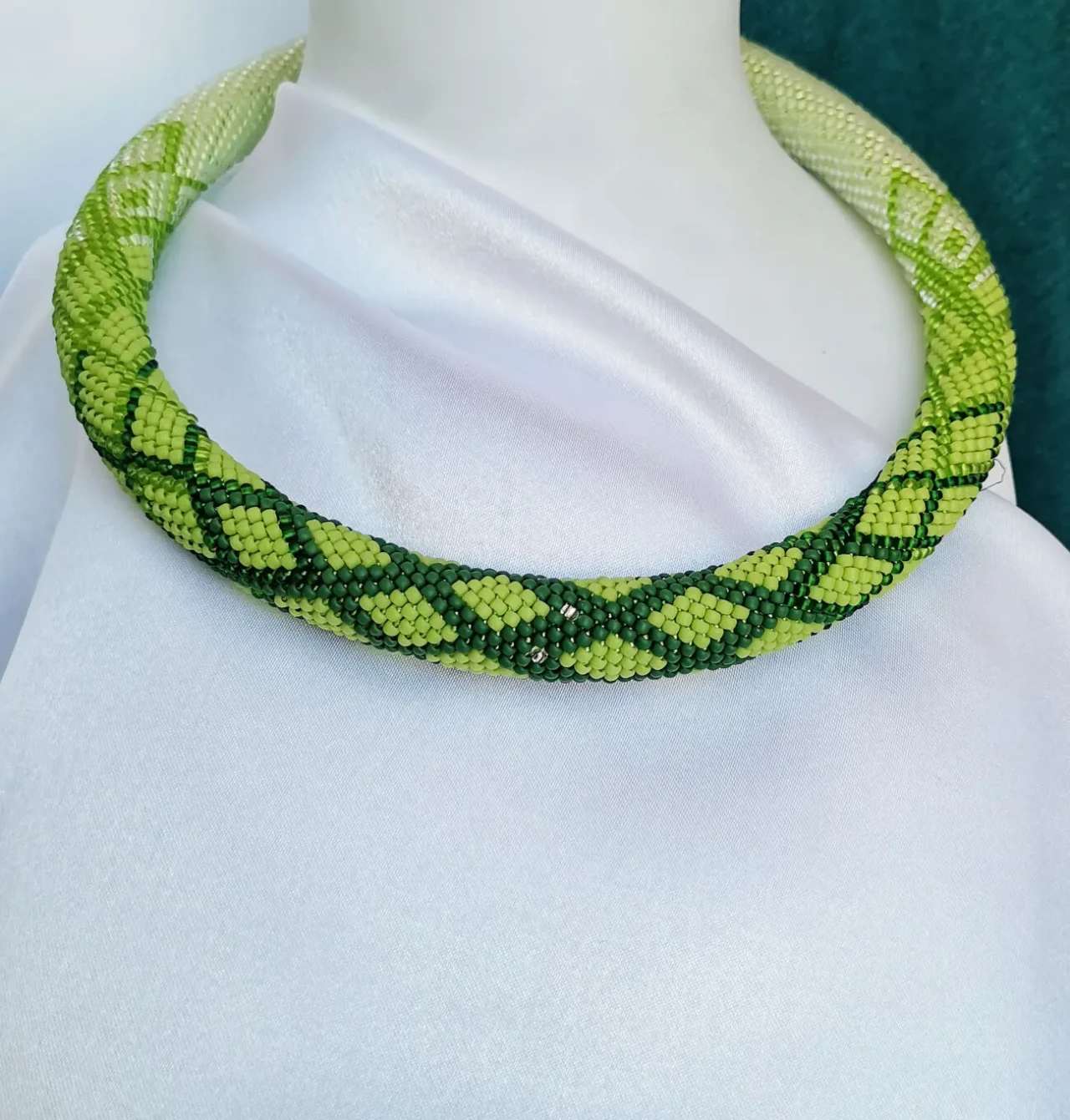 Прикраса із  бісеру кольє-джгут Лісова пісня 2