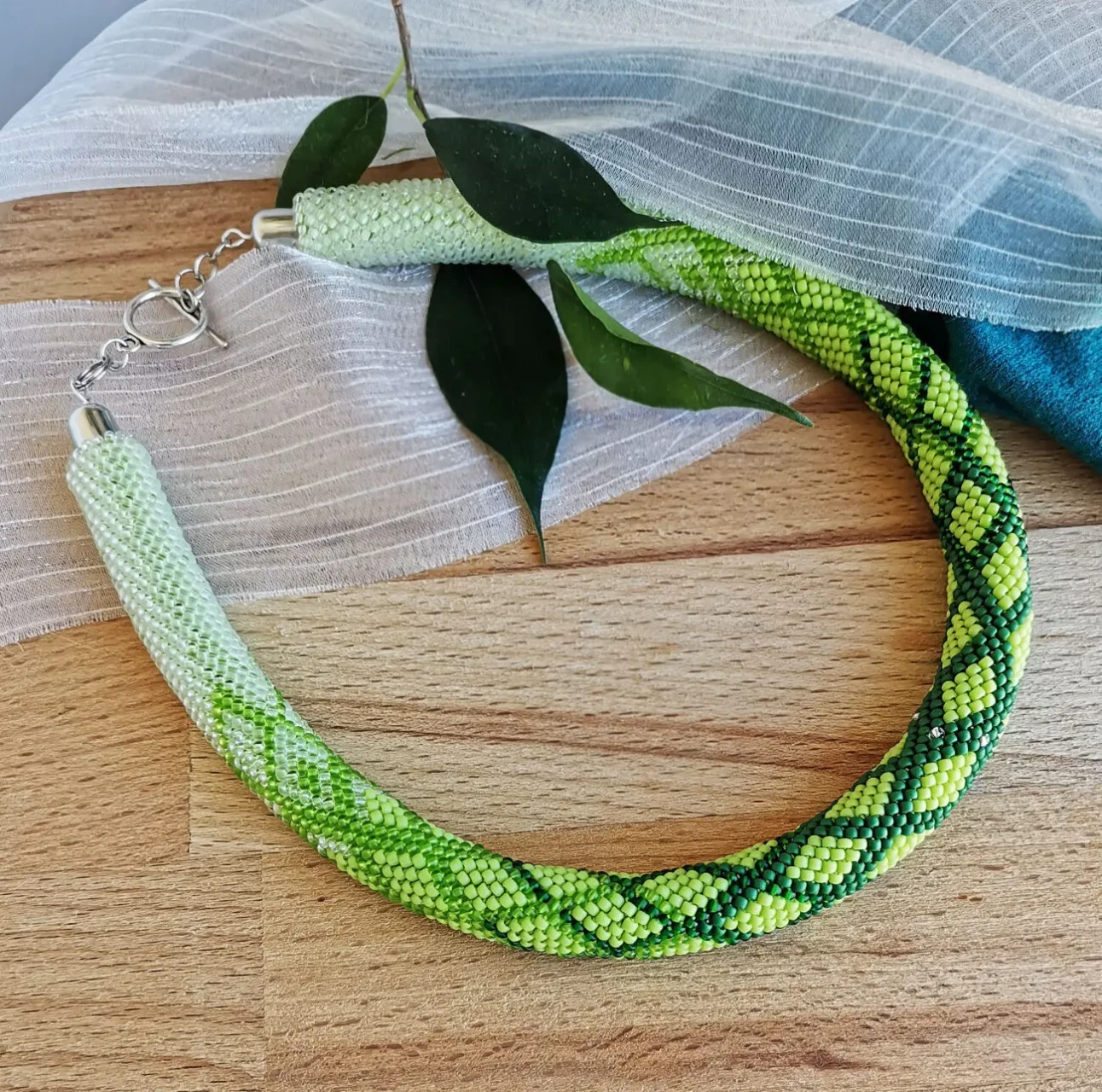 Прикраса із  бісеру кольє-джгут Лісова пісня 8