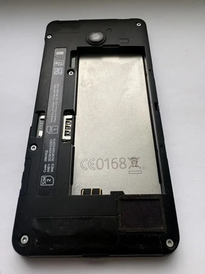 Смартфон Nokia Lumia 630 (RM-978) под ремонт или на запчасти , Нокия 3