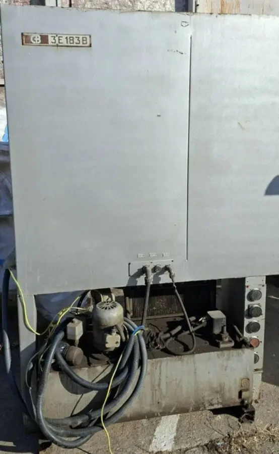 Безцентрошліфувальний верстат 3е183в 3