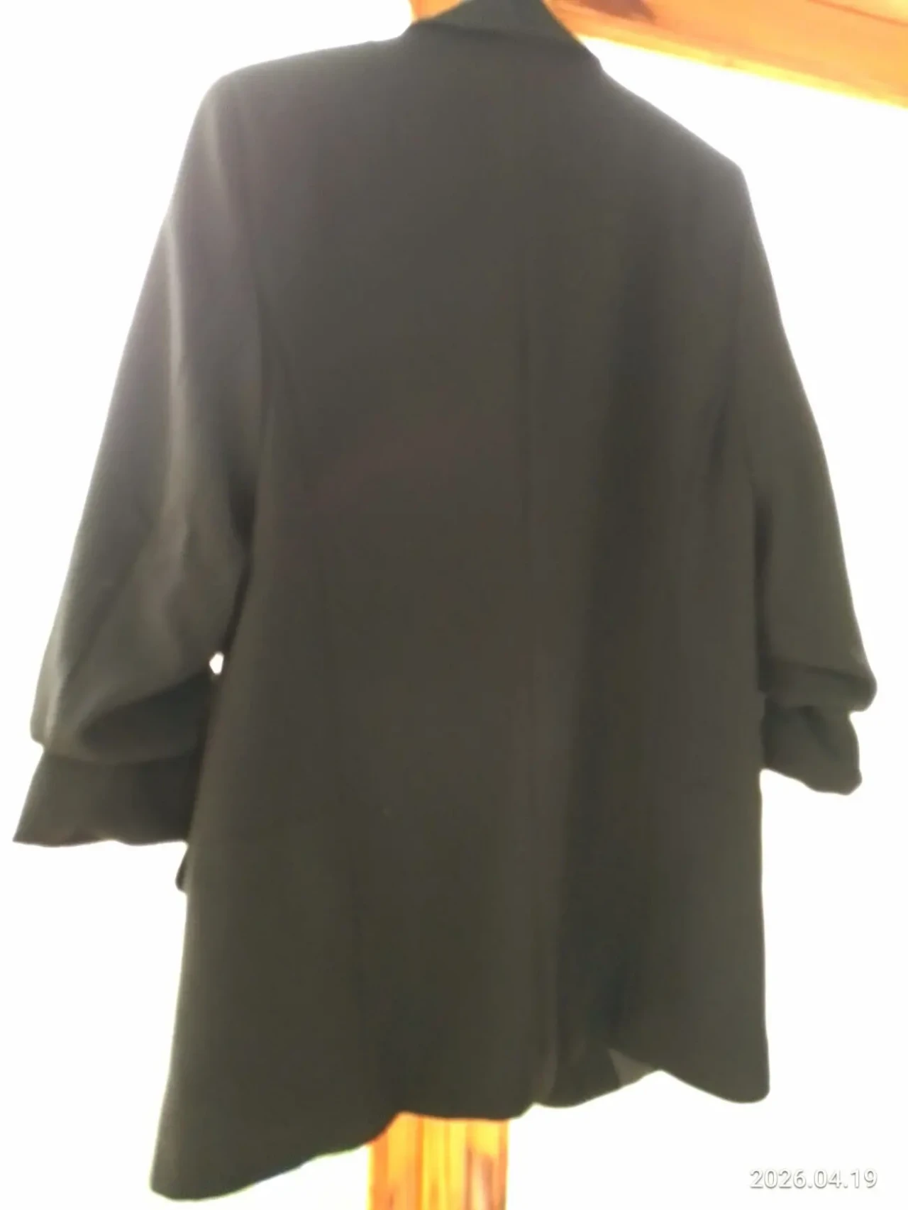 Черный жакет удлиненный блейзер 8 10 с, рукава присобраны 2