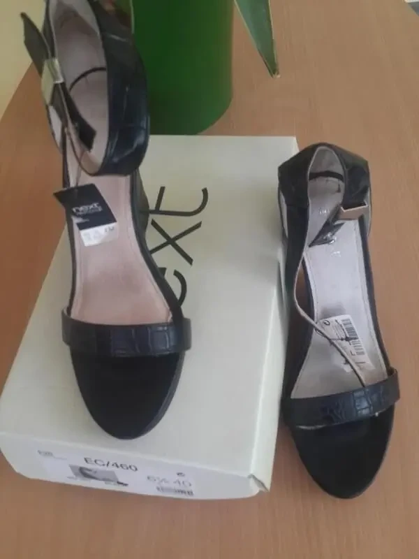 Босоніжки на платформі  next 2