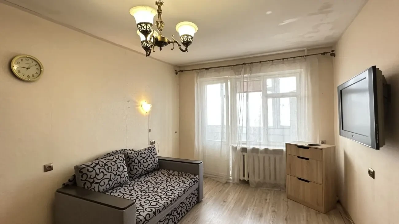 Семьи Глодан/Ярослава Мудрого,светлая квартира,остается мебель,техника