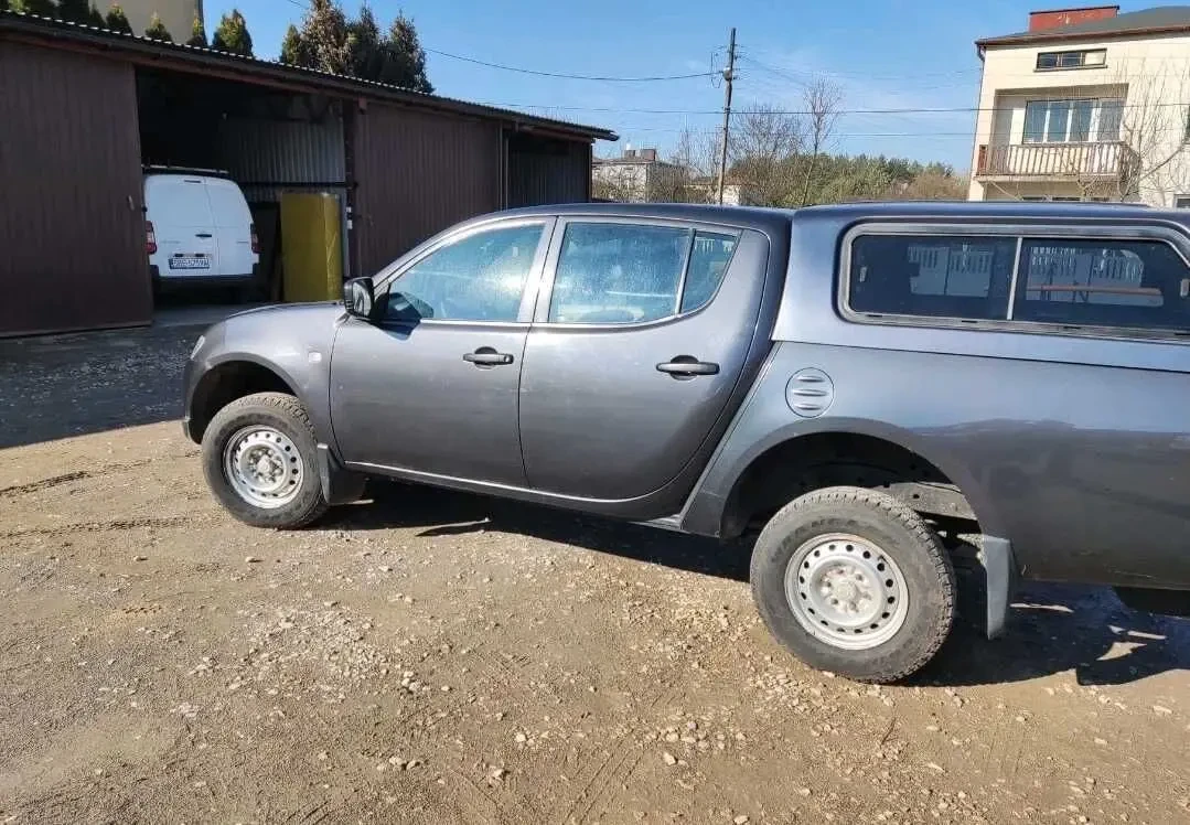 у продажу авто для ЗСУ mitsubishi l200 5