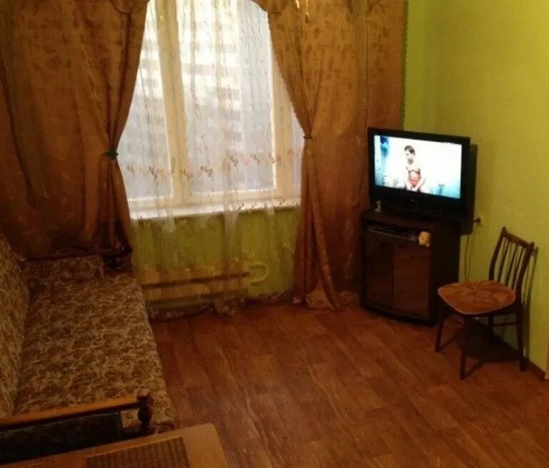 Долгосрочно, посуточно. Сдам отдельную комнату в квартире возле метро 2