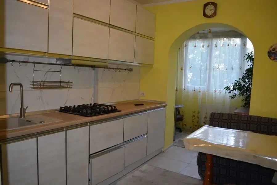 3-х ком. чешка с ремонтом на жил. массиве Школьный по интересной цене 8