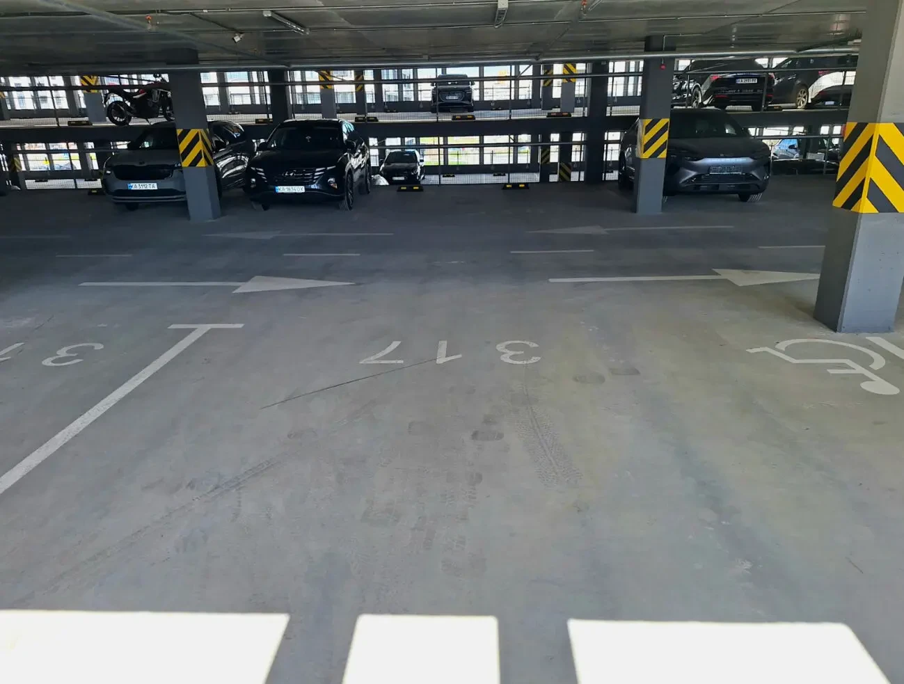 Оренда паркомісця Варшавський 3 Паркінг Всеволода Змієнка 32 7