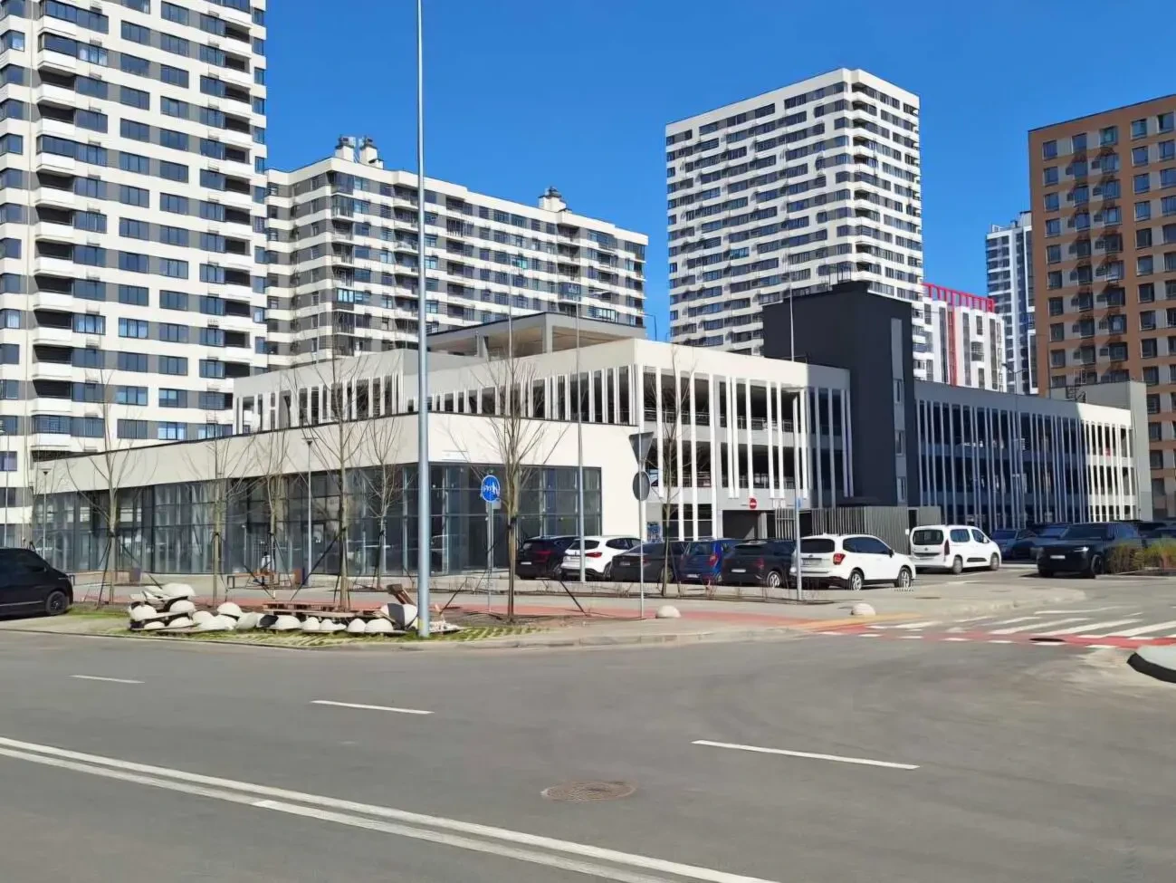 Оренда паркомісця Варшавський 3 Паркінг Всеволода Змієнка 32