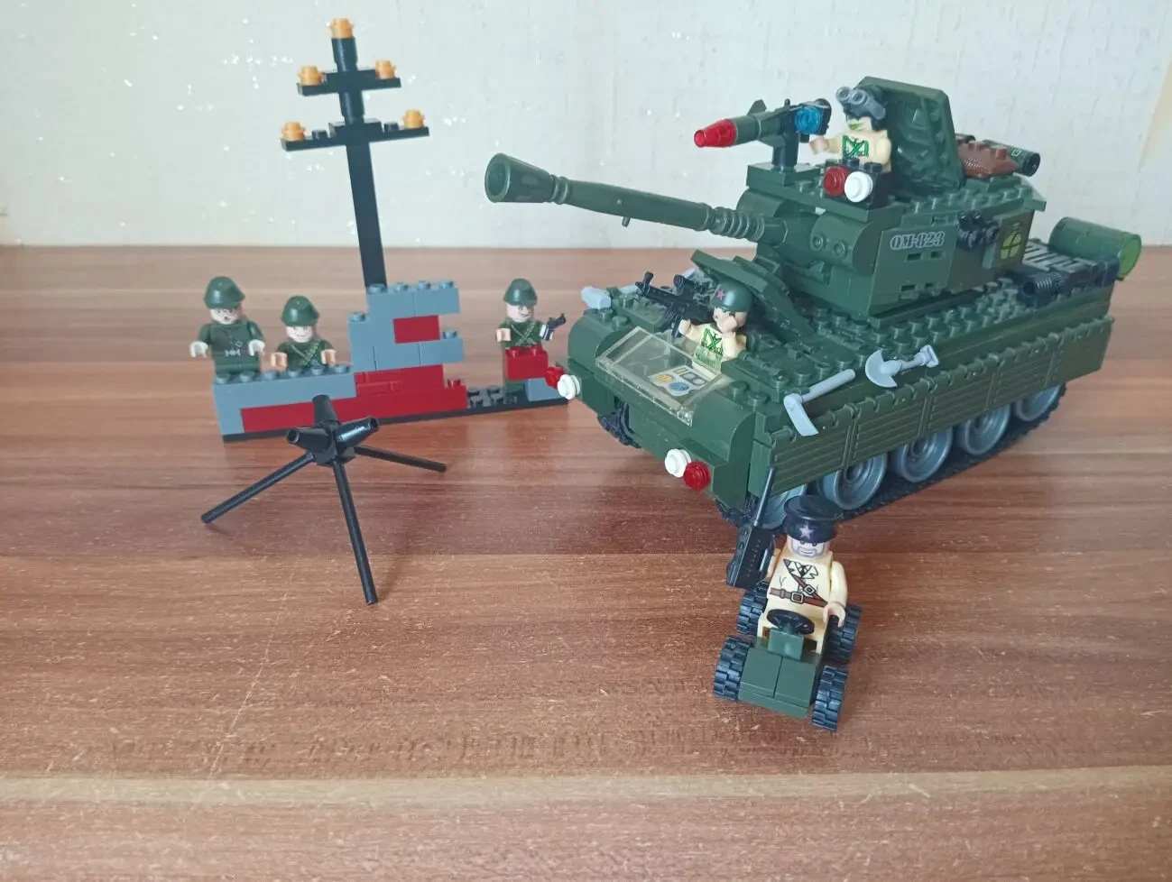 Конструктор Лего 823 Танк 5