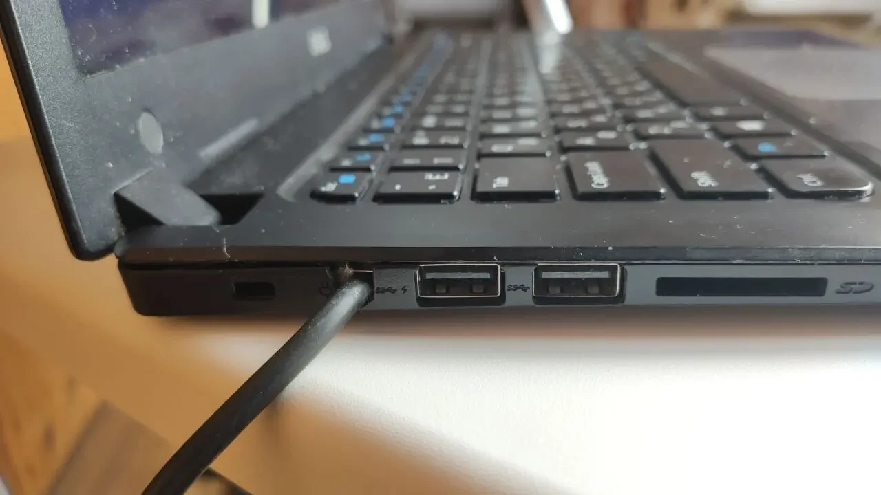 Ноутбук Dell 3