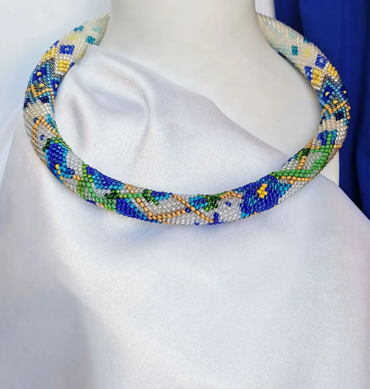 Прикраса із бісеру кольє-джгут Волошковий танок 2