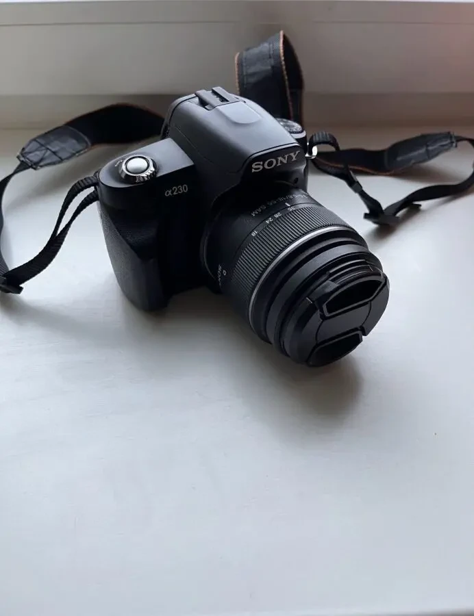 Sony a230 дзеркальний фотоапарат з об'єктивом 18-55мм 2