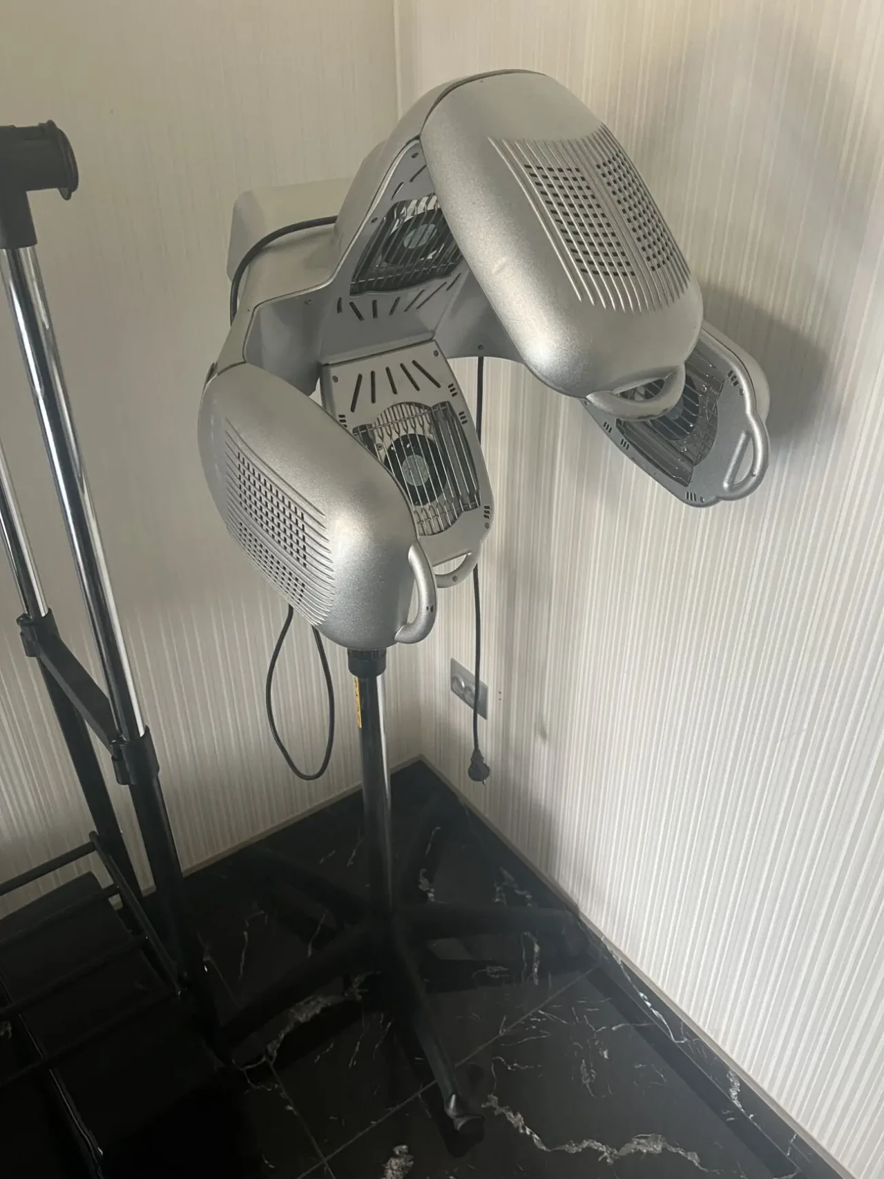 Оренда місця майстра перукаря/кератин/ботокс/нарощування волосся 3