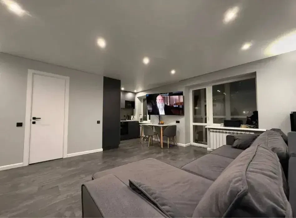 Стильная студия с новым ремонтом 5