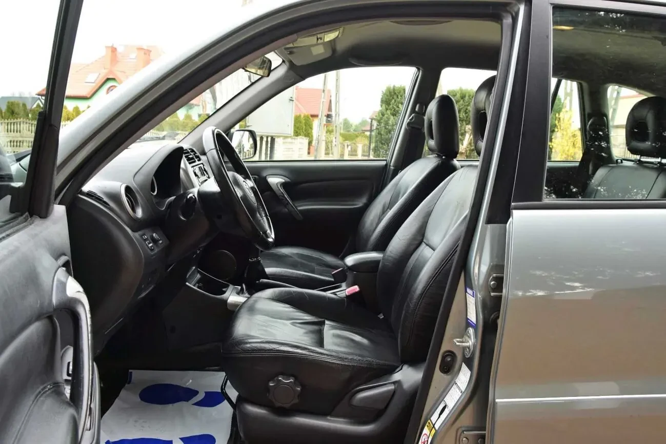 Продам Toyota RAV4 7